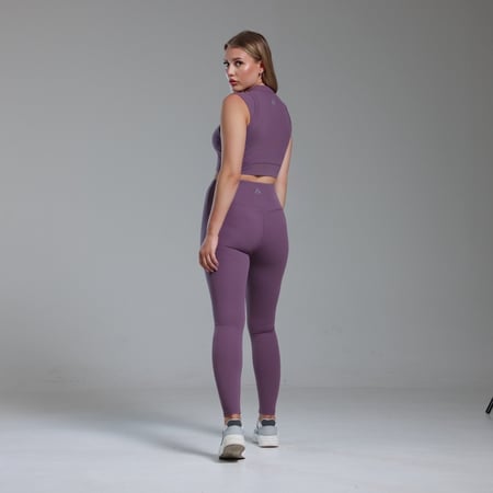 طقم رياضي بحواف ضيقة