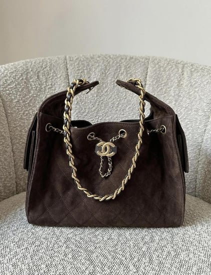 توت باق شانيل - مخمل بني عودي 30cm