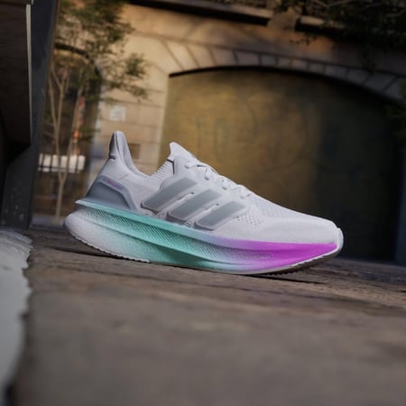 جزمة  أديداس Ultraboost 5 نسائي