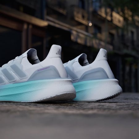 جزمة  أديداس Ultraboost 5 نسائي