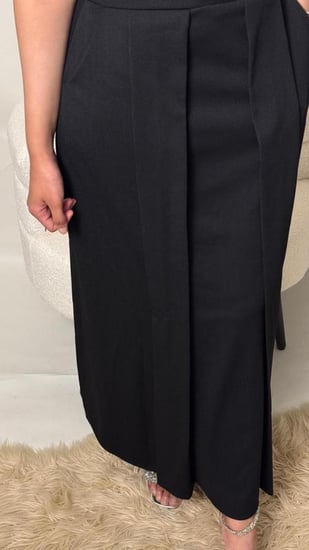 تنورة طويلة ناعمة بجيوب