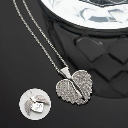 اهدي من تحب سلسال القلب المجنح بالاسم روعة.