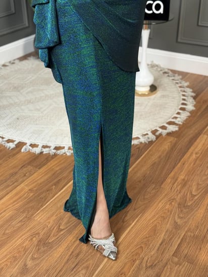 فستان ناعم لون تركوازي وبتصميم يخطف الانظار من لوكا فاشن