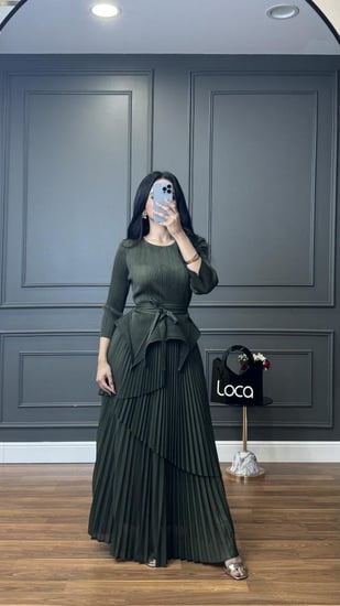 طقم  بتصميم مميز باللون الزيتي من لوكا فاشن