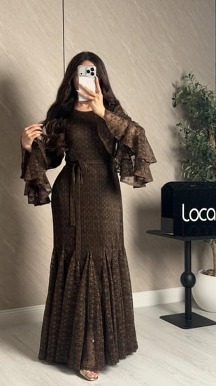 فستان ناعم وراقي بلون بني