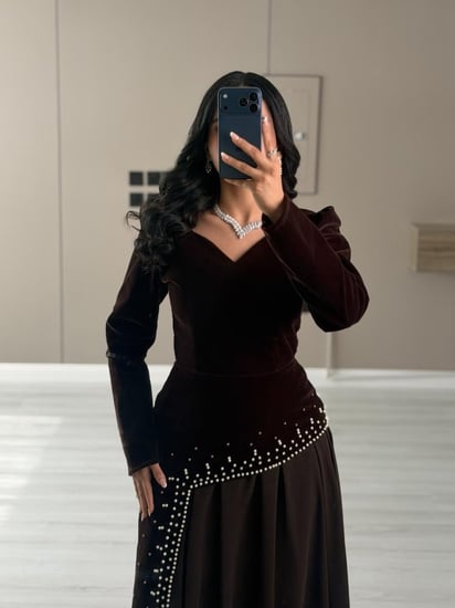 فستان سهرة مخملي مناسب للسهرات والمناسبات الفاخرة