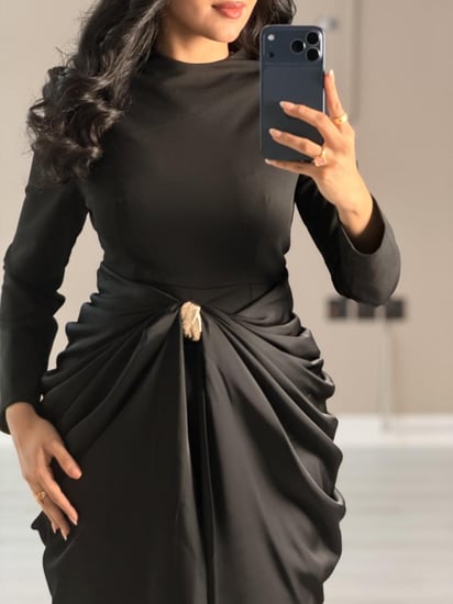 فستان سهرة اسود يمنح اطلالة راقية للمناسبات الخاصة