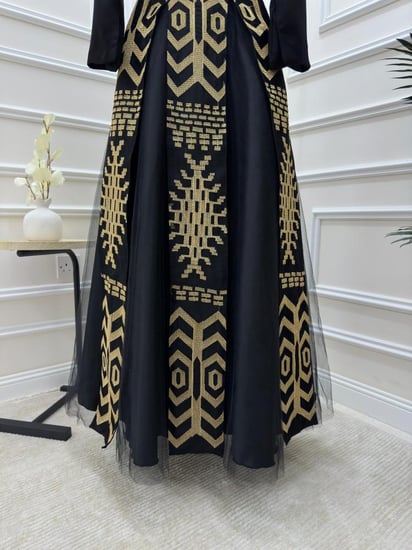 جلابيه قطعتني بتطريز نقوش ذهبيه