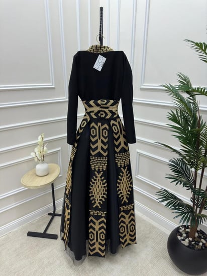 جلابيه قطعتني بتطريز نقوش ذهبيه