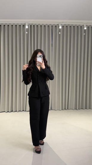 طقم ناعم بلون اسود