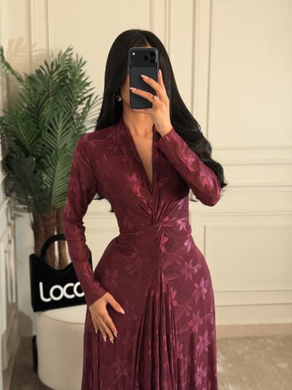 فستان تل بنقشة ورود ولمسة فاخرة من لوكا