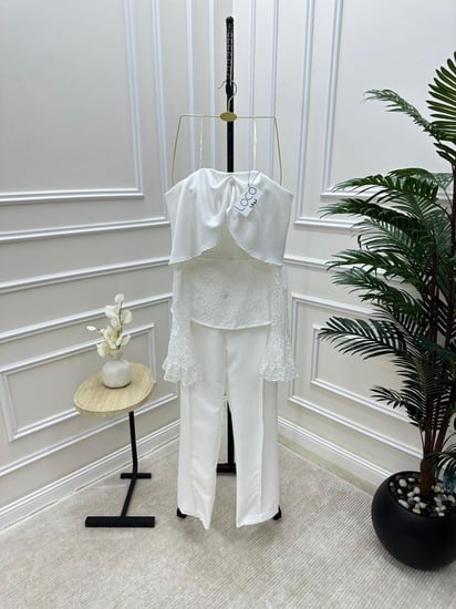 طقم ابيض ناعم