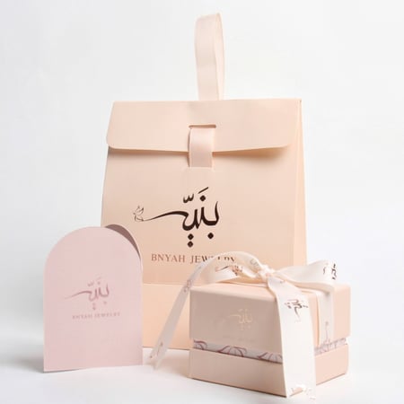 عقد ذهب عيار 18