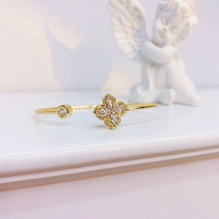 اسوارة الكلوفر الدوارة