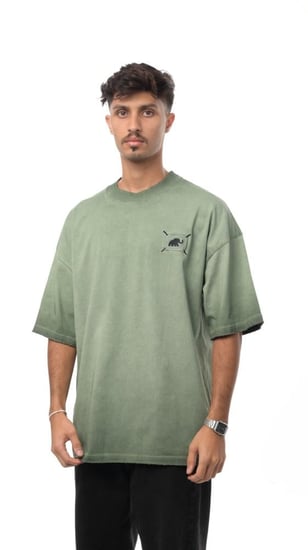 تيشيرت نيو سبيس من إكسوبلانت لمسة فنية بتفاصيل هادئة