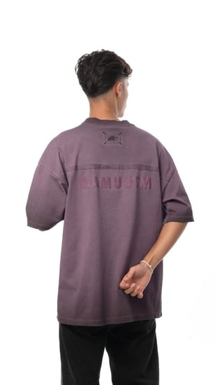 تيشيرت نيو سبيس من إكسوبلانت لمسة فنية بتفاصيل هادئة