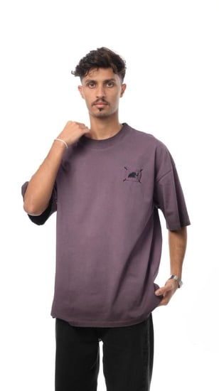 تيشيرت نيو سبيس من إكسوبلانت لمسة فنية بتفاصيل هادئة