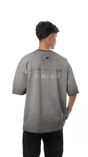 تيشيرت نيو سبيس من إكسوبلانت لمسة فنية بتفاصيل هادئة