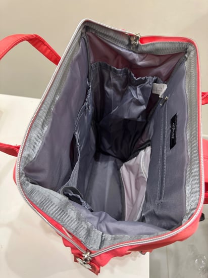 شنطة بلون مميز !