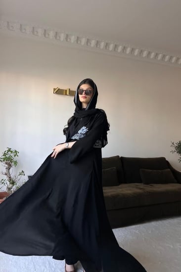 عبايه كلوش بتطريز