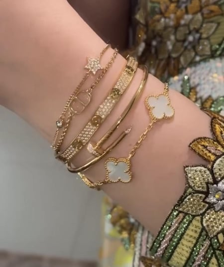 بكج 4 اساور مطلي ذهب