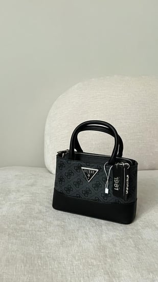 شنطهGuess