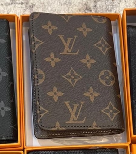 بوك لويس فيتون مع الملحقات