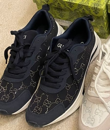 حذاء قوتشي سنيكرز