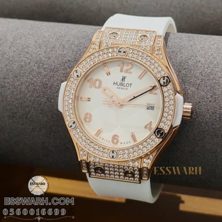 ساعة هوبلوت كلاسيك فيوجن - موديل نسائي مقاس 38 ملم - فصوص صفين في الايطار