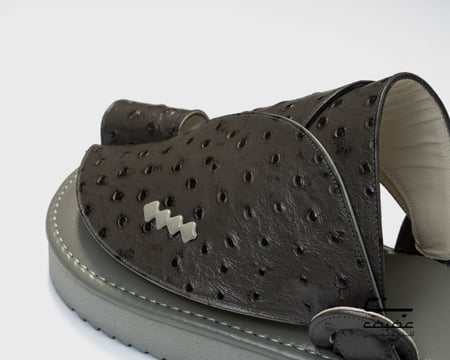 حذاء شرقي رصاصي نقشة النعام