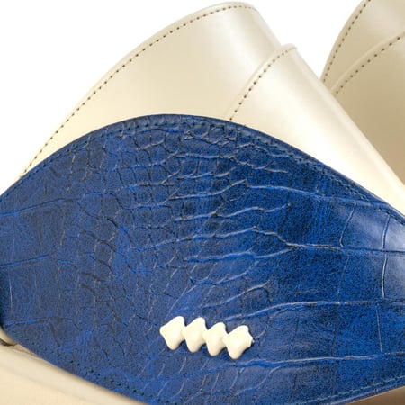 حذاء شرقي جديد