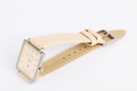 ساعة لاجيك- نسائية