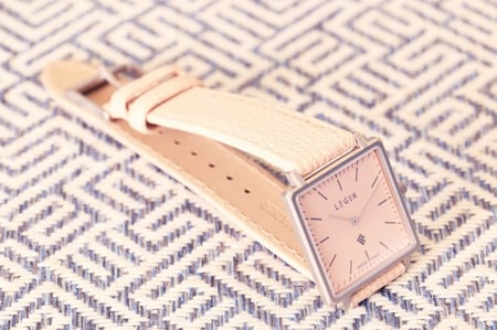 ساعة لاجيك- نسائية