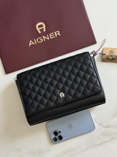 شنطة وسط Aigner