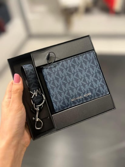 محفظة + ميدالية mk