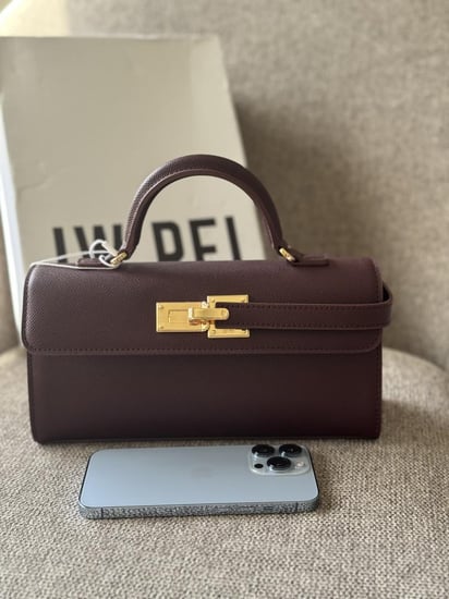 شنطة عنابي    JW PEI