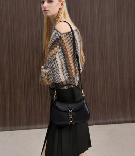 شنطة charles & keith