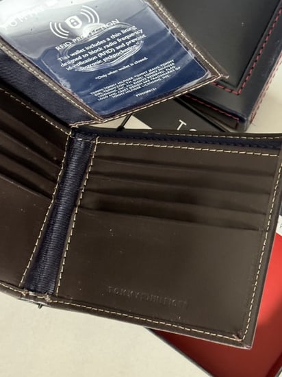 محفظة رجالي بني tommy