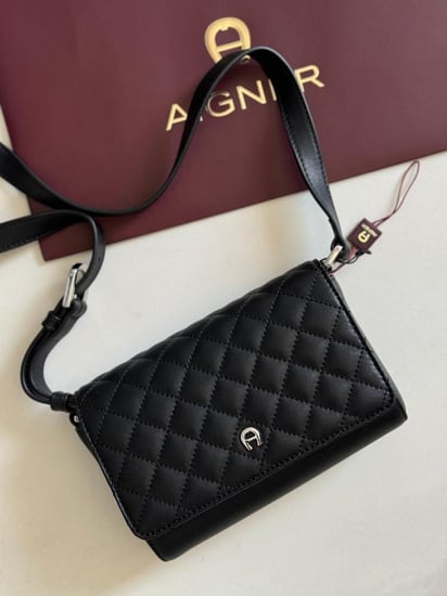 شنطة وسط Aigner
