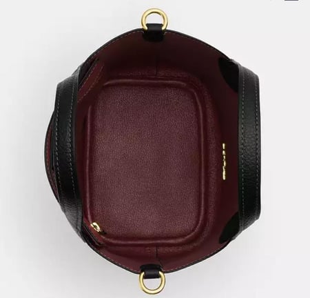 شنطة coach