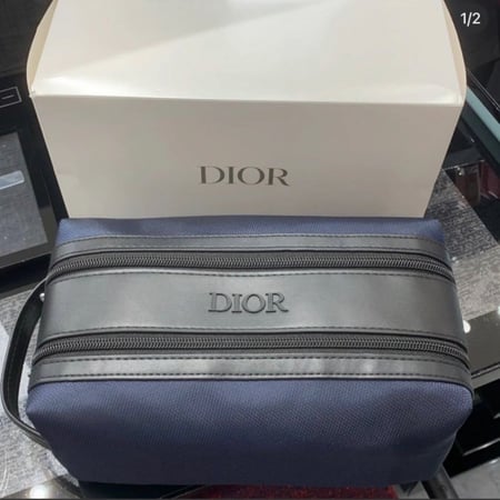 شنطة يد من dior