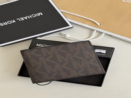 محفظة رجالي بني  MK