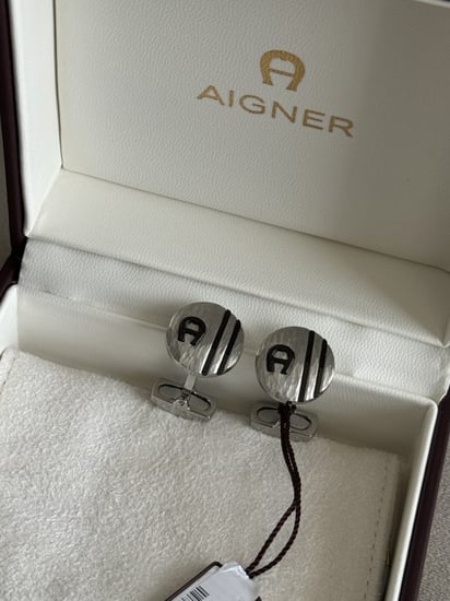 كبك لوقو اسود Aigner