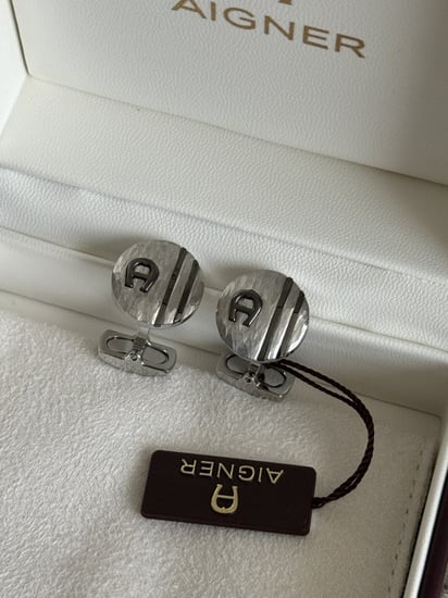 كبك لوقو رمادي Aigner