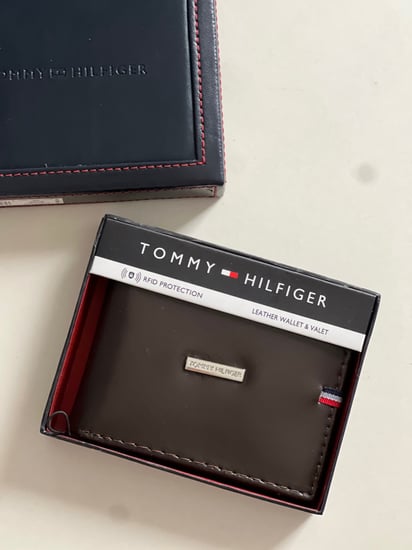 محفظة رجالي بني tommy