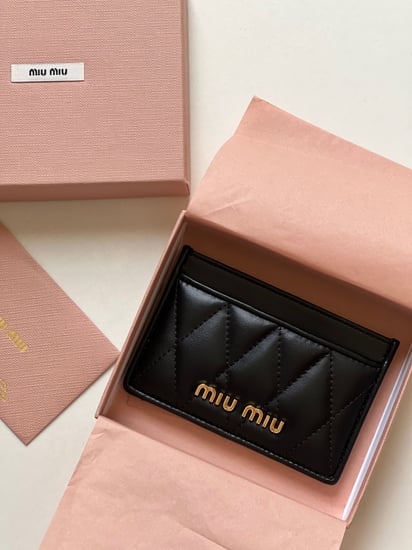 حامل بطاقات miu miu أسود