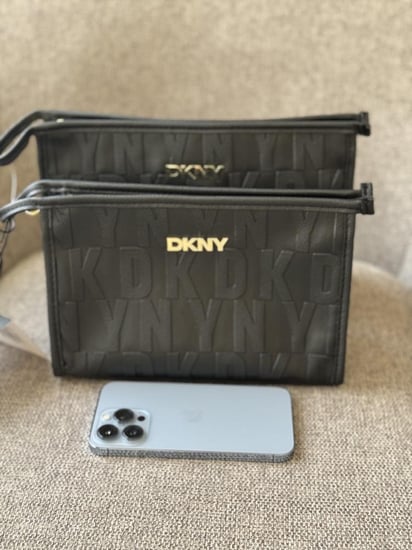 طقم شنط ميك أب أو عطور او باوتش  dkny