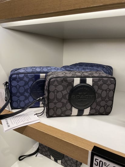 شنطة يد  coach