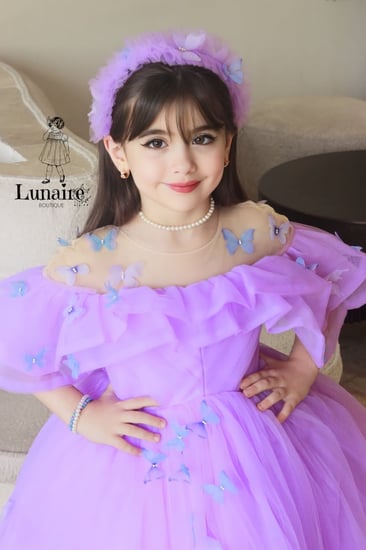 فستان الفراشات مع إكسسوار الشعر