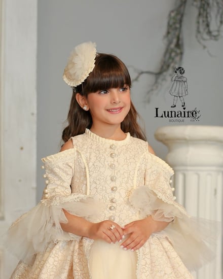 فستان بتصميم فكتوري مع اكسسوار السعر